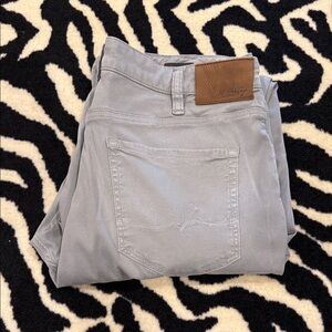 Stylish Light Gray Relaxed Jeans for Men